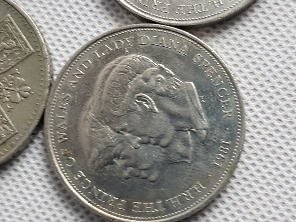 6 commemorative coins to include 1953/77/81/86