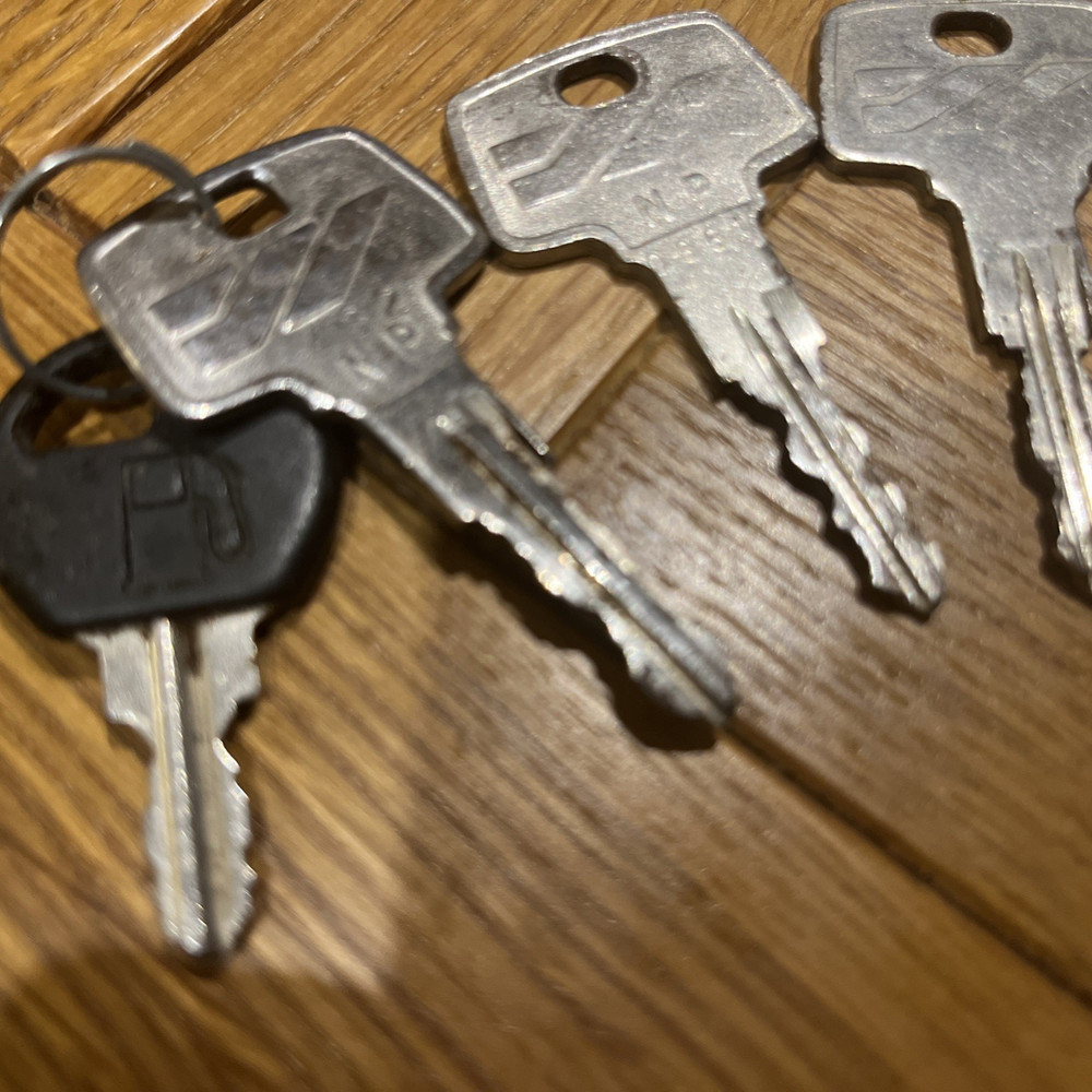 METRO CAR KEYS VINTAGE