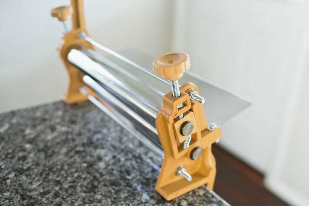 Replacement HANDLE or CRANK for manual Dough Sheeters. Models 12" and 19".