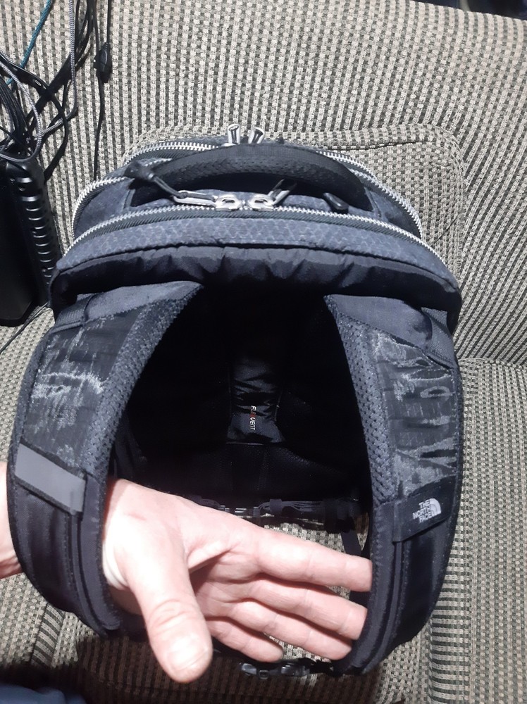 The North Face - Recon Backpack Pre-Owned Great Condition