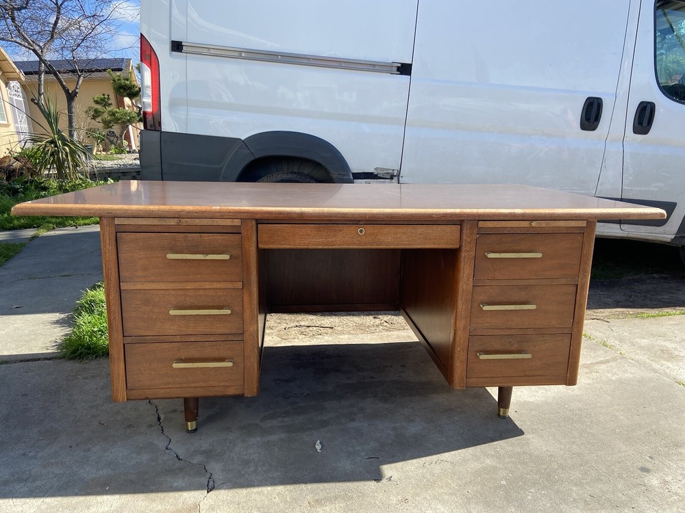 VINTAGE MID-CENTURY MODERN  Executive Wooden Desk