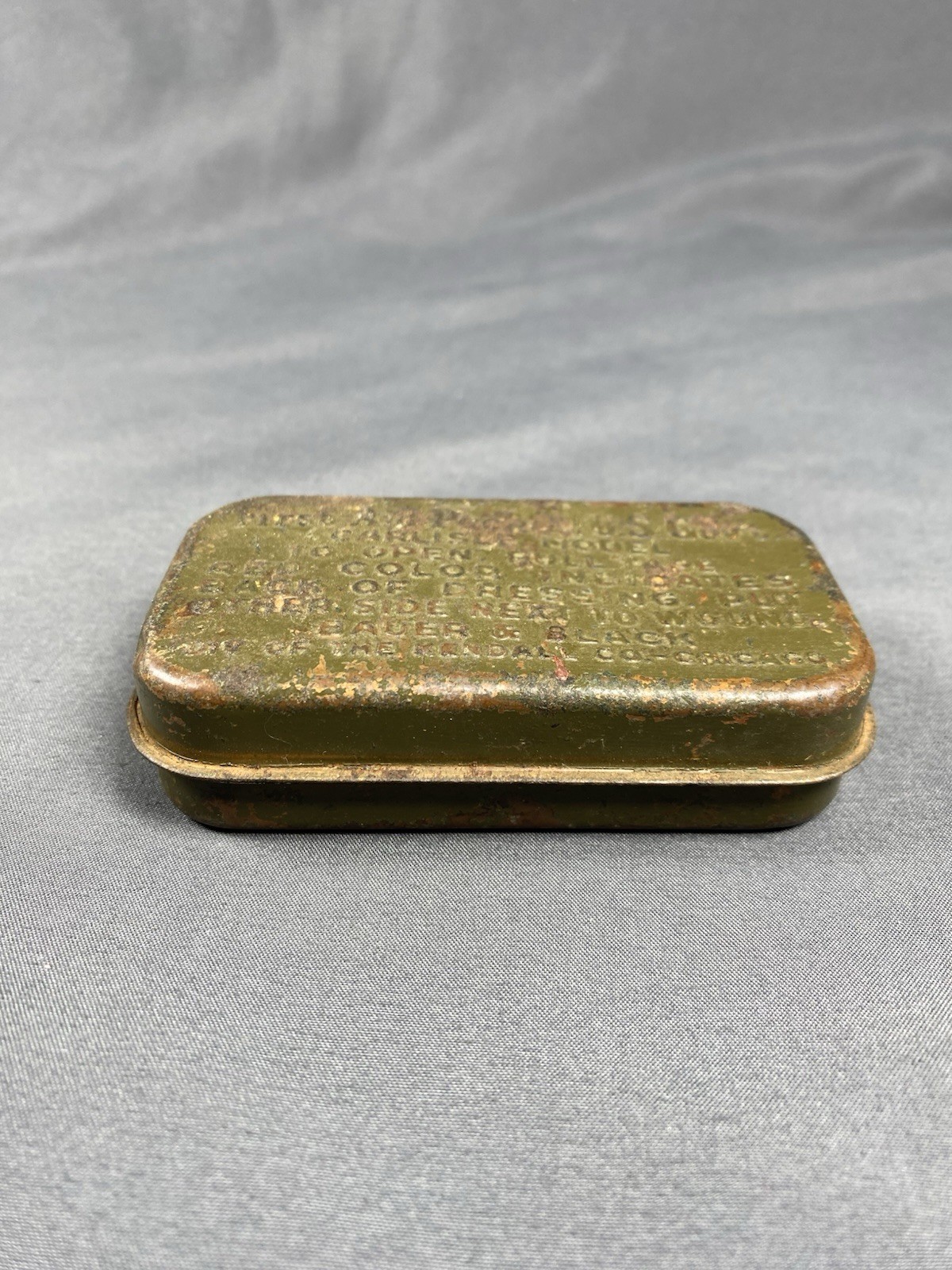 ORIGINAL WWII US ARMY FIRST AID CARLISLE BANDAGE TIN Bauer & Black EMPTY *READ