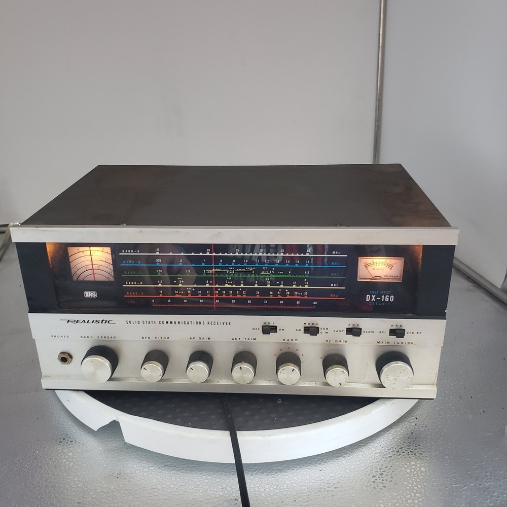 Vintage Realistic DX-160 Solid State Communications Recievers - Tested
