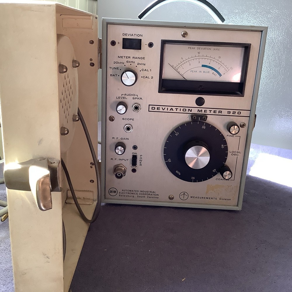 Vintage aie Deviation Meter 920 Powers On Untested
