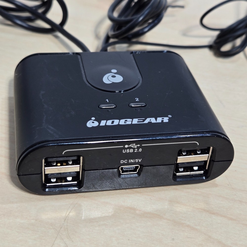 IOGEAR Model GUS402 2x4 USB 2.0 Peripheral Sharing Hub Switch
