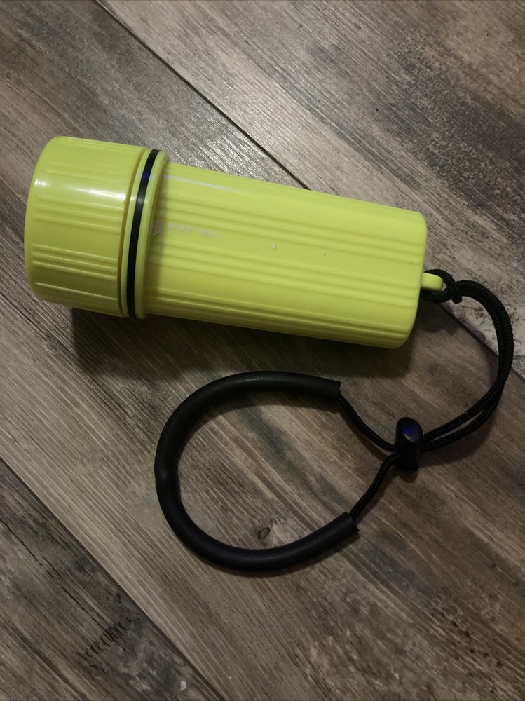 The Diver’s Choice Super 4 Dive Light Yellow With Wrist strap