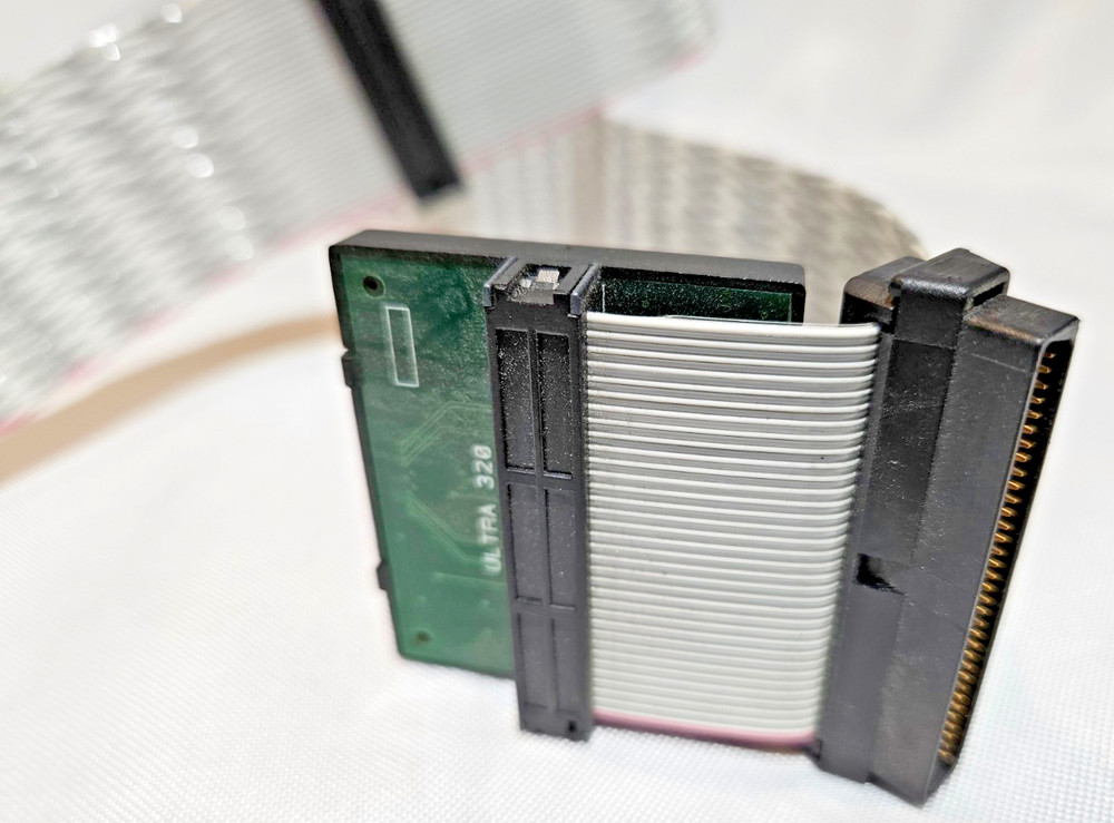 HP 350141-001 2 drops 52" SCSI U320 Cable