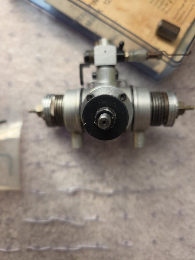 G MARK .122 TWIN CYLINDER MODEL AIRPLANE ENGINE