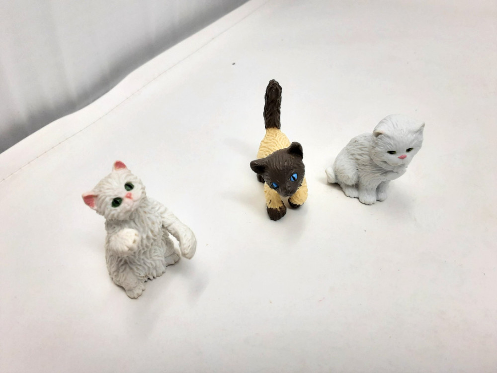 19 MEG Kitty in my Pocket Plastic Figures