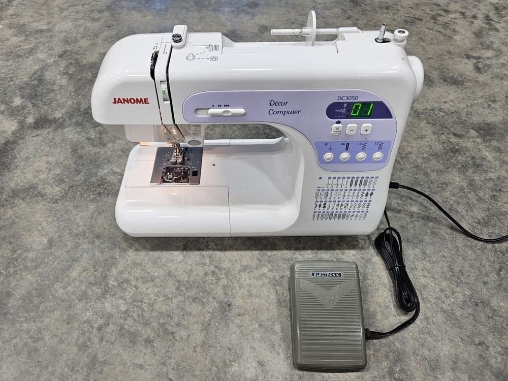Janome Décor Computer DC3050 Computerized Sewing Machine