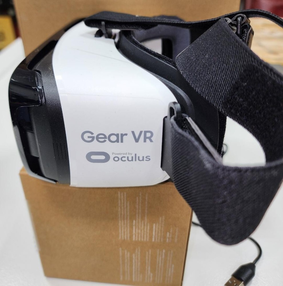 Samsung  Gear VR Headset - Frost White