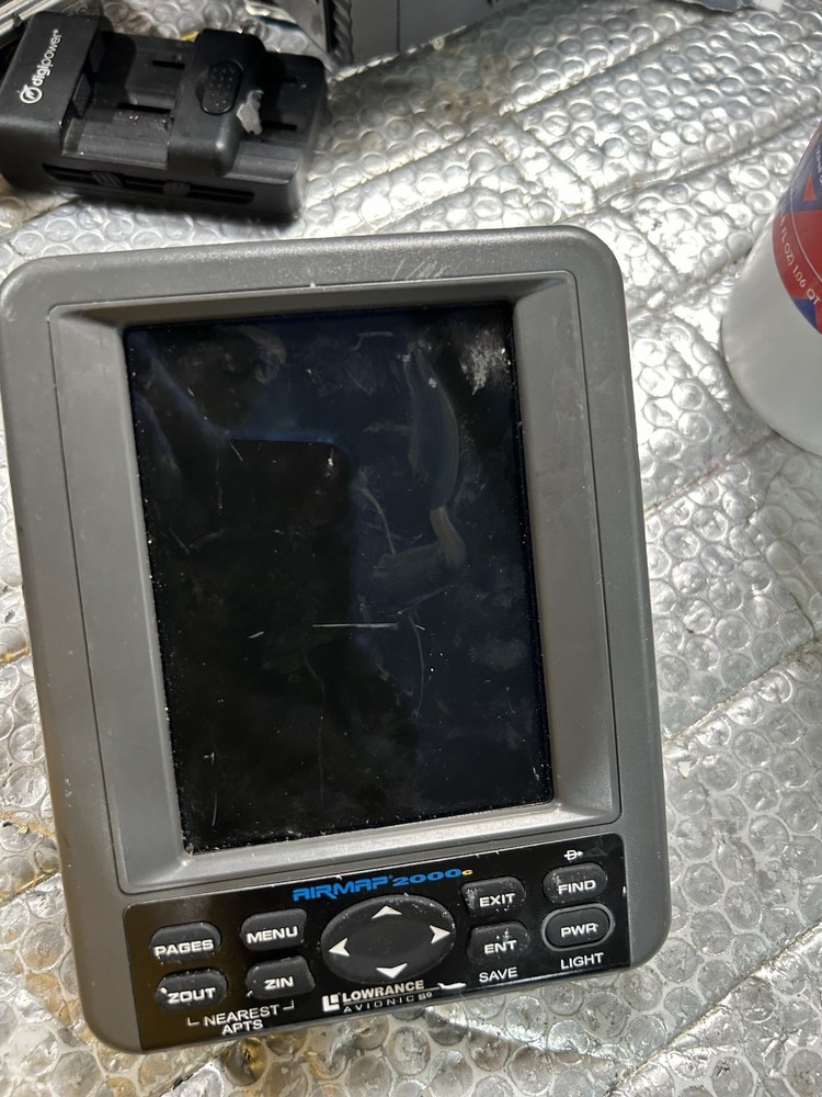 Lowrance Avionics AIRMAP 2000c GPS - READ