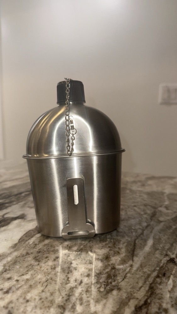 Authentic US Military Standard Issue Canteen With Foldable Cup And Pouch