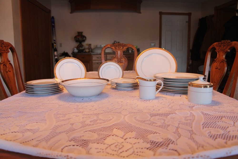Sango Vintage Georgetown 8455 Gold Encrusted Band 23 Dinnerware Grouping