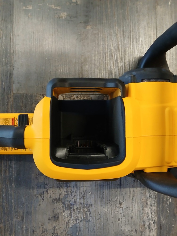 DeWalt DCCS670 DISPLAY MODEL 60V MAX* 16 in. Chainsaw (Tool Only) *
