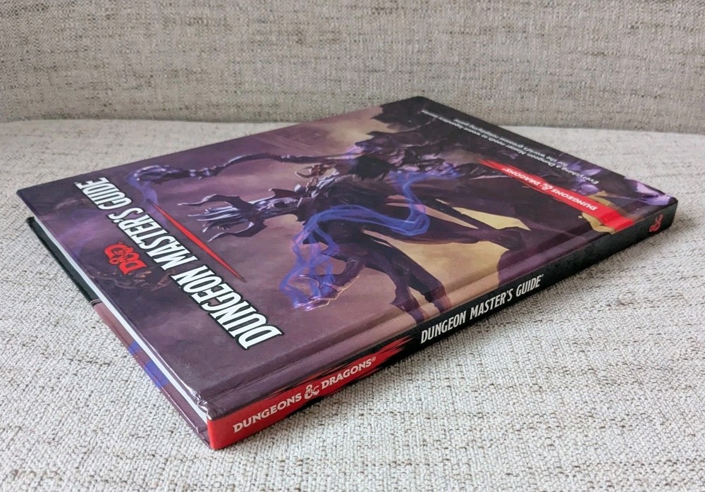 Dungeons and Dragons • Dungeon Master's Guide 2014 1st Print • D&D