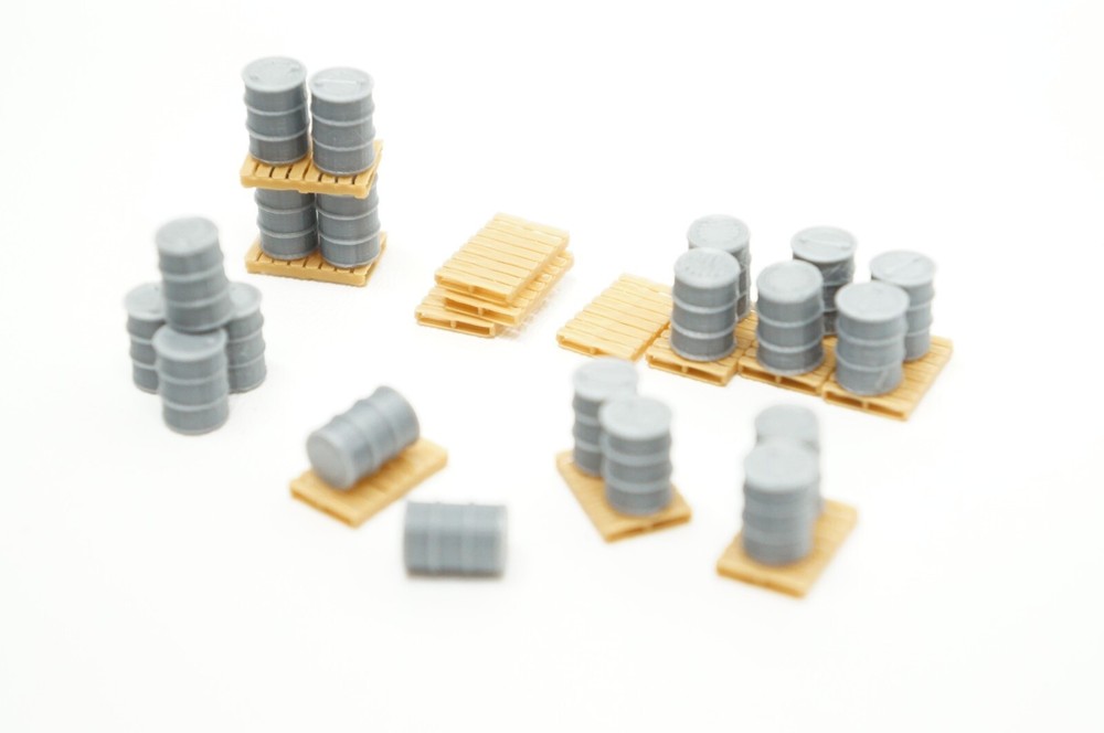 HO Scale Pallets & Drums - 20 Silver Drums & 12 Pallettes - Loading Dock