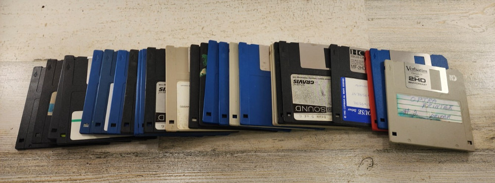 Lot of 27 3.5" Computer Disk