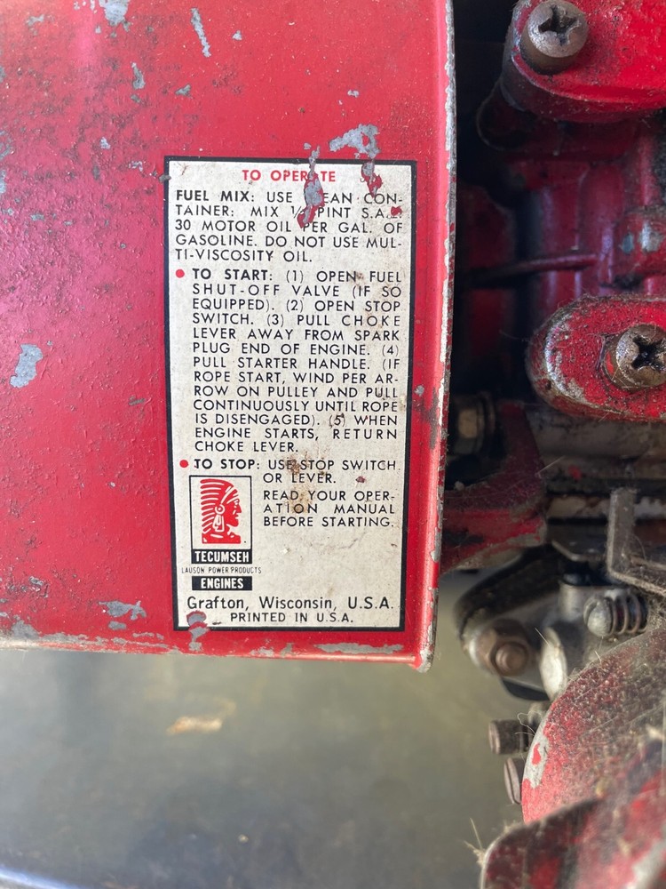 Vintage Tecumseh Chainsaw  (Rebuilder!!  Has Compression)
