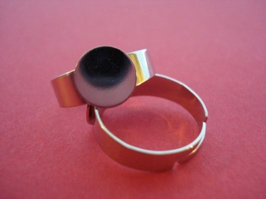 20 Silver Tone ADJUSTABLE RING bases – Ring Size 8 – Glue Pad 10mm