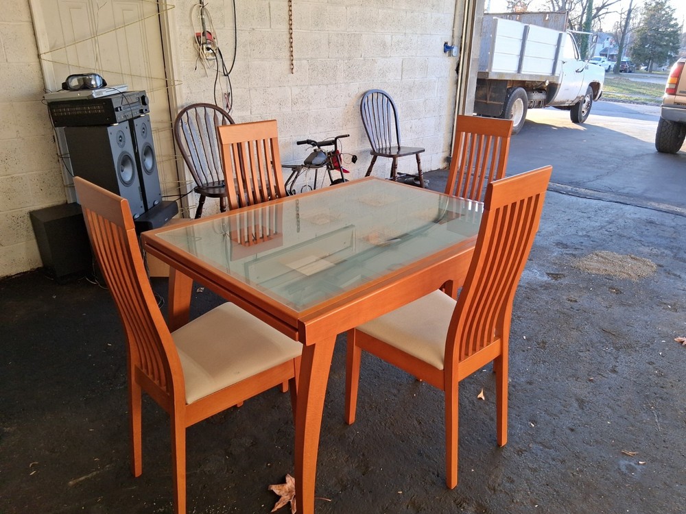 Nice & Smooth Light Brown Table With Matching Chairs