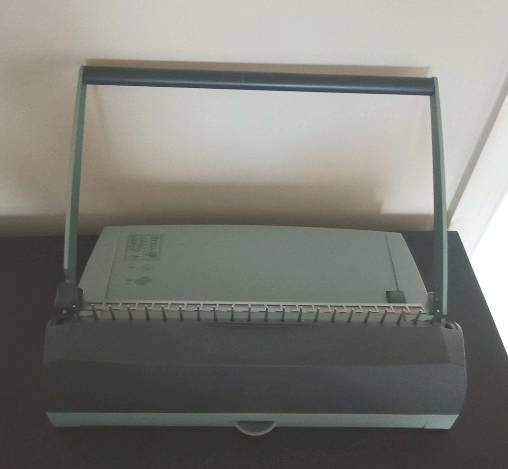 GBC CombBind C75 Manual Binding Machine Pre-owned, Combs Included