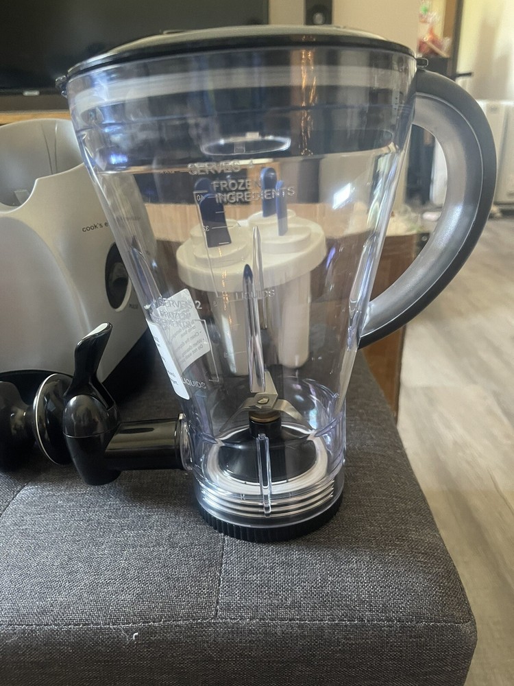 New In Box Cooks Essential Smoothie Maker With Popsicle Maker
