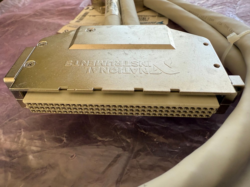 National Instruments 183228B-01 1 Meter Cable