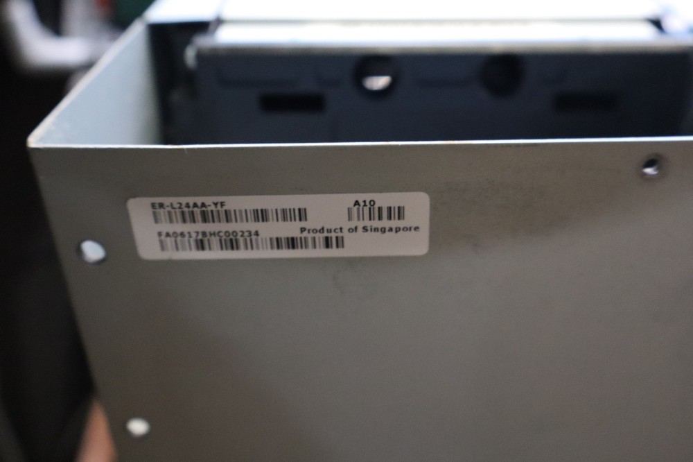 QUANTUM SUPERLOADER 3 L700 LTO-2 TAPE DRIVE LIBRARY AUTOLOADER ER-L24AA-YF