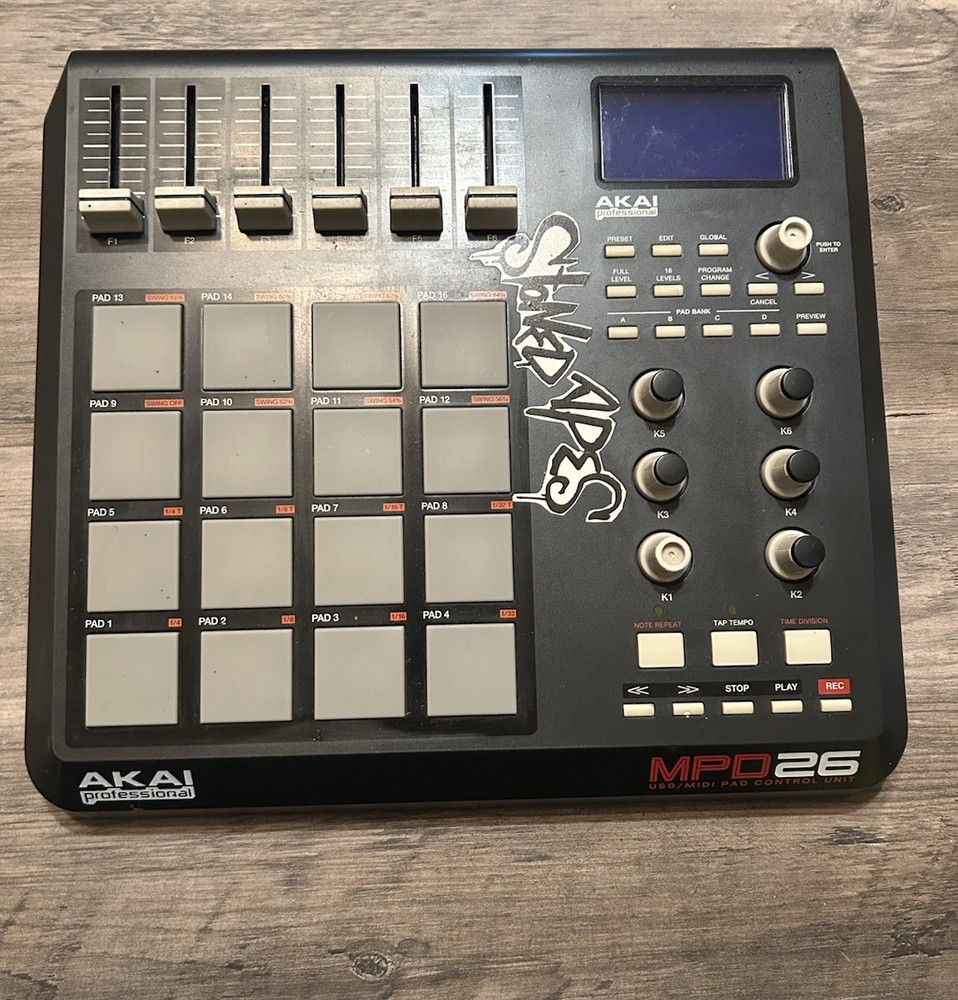 AKAI Professional MPD26 USB/MIDI Pad Control Unit Tested