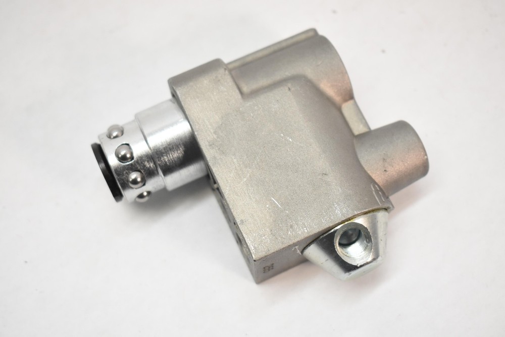 RTC M101.09LM Hydraulic Quick Coupler 255 Right Angle Block Fitting Connector