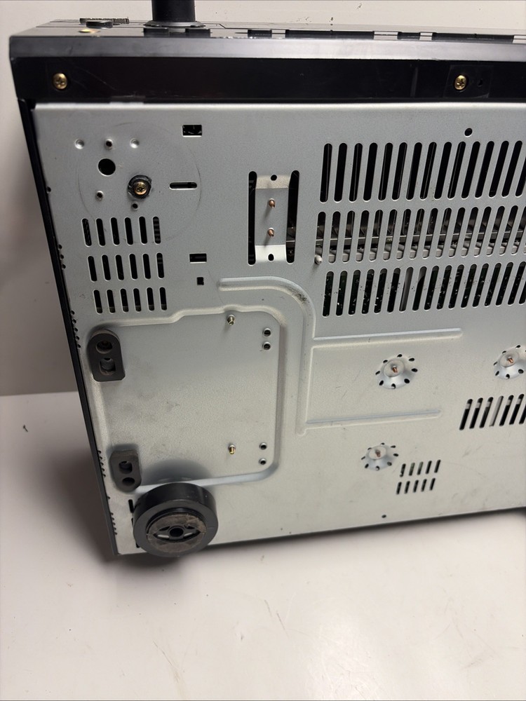Yamaha HTR-5640 AV Receiver. Missing One Peg Leg.
