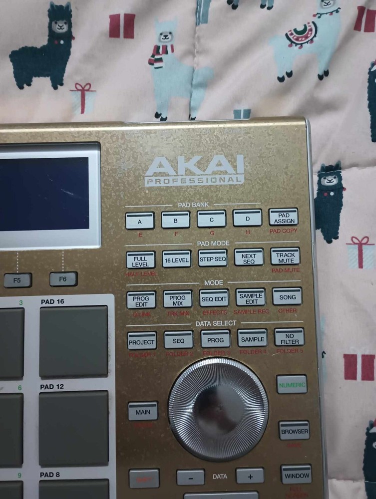 Akai Professional MPC Studio Gold Production Controller(E1789)