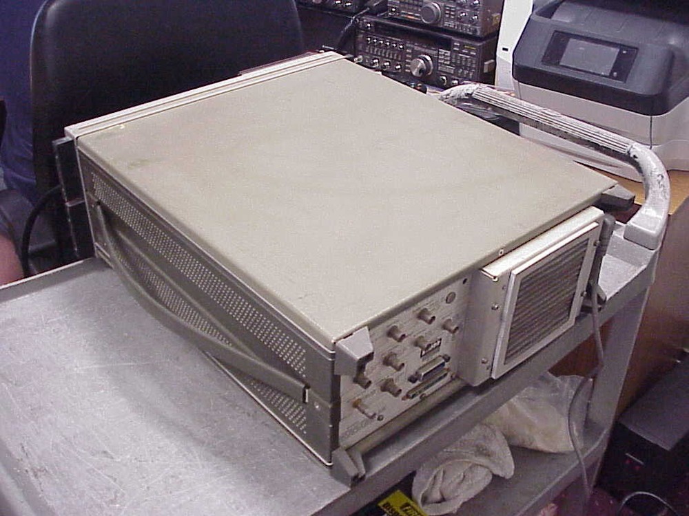 HP 8569A SPECTRUM ANALYZER .01 to 2 GHz input 25 dB low