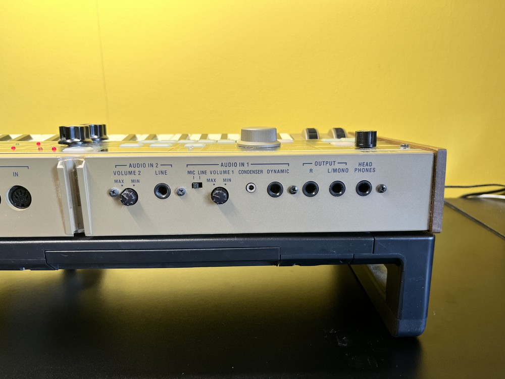 KORG MicroKORG Synthesizer Vocoder w/ AC-adapter | Beautiful Condition