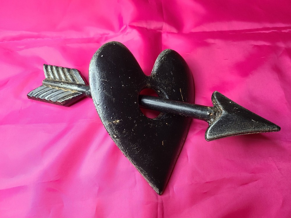 Cast Iron Arrow With Heart LOVE VALENTINES