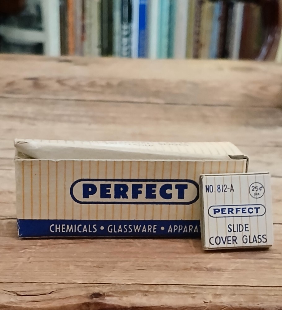 VINTAGE PERFECT MICROSCOPE MODEL 805 WITH ACCESSORIES