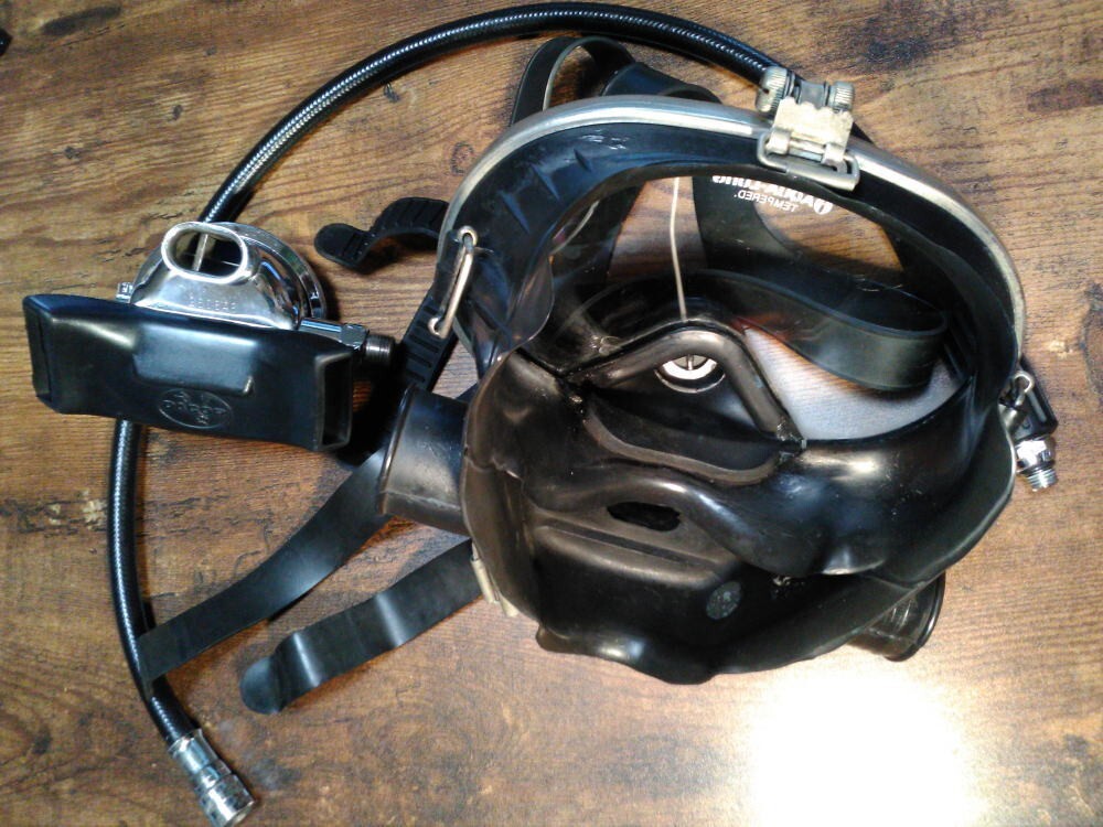 Aqua-Lung Full Face Mask/Regulator for Hookah Dive.