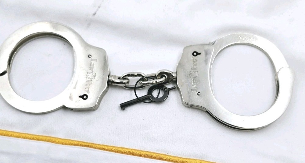Law Pro Handcuffs 1 key