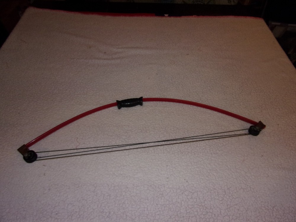 Red/Black Youth Compound Bow Needs repair
