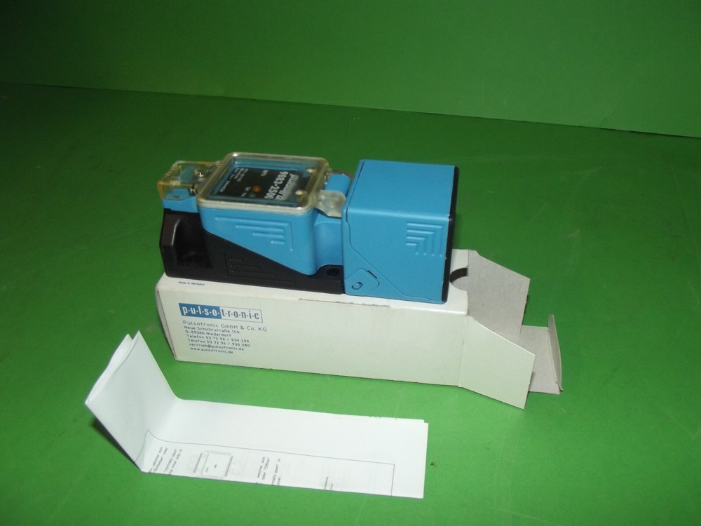FLEXOR Pulsotronic 9883-2500 NPN 40mm Inductive sensor.