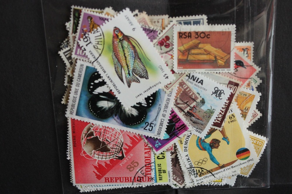 100 Used African  Stamps (B)