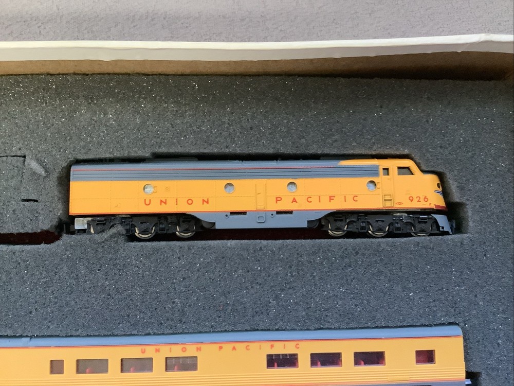 Con-Cor N Scale Union Pacific Passenger Set #004301