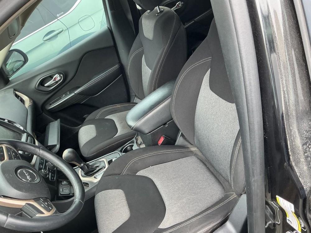 CHEROKEE 2014 Glove Box 5000174