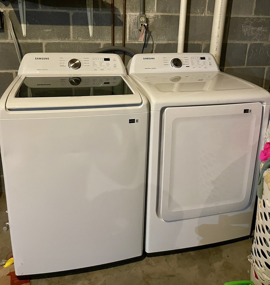 White Samsung Washer and Dryer Set