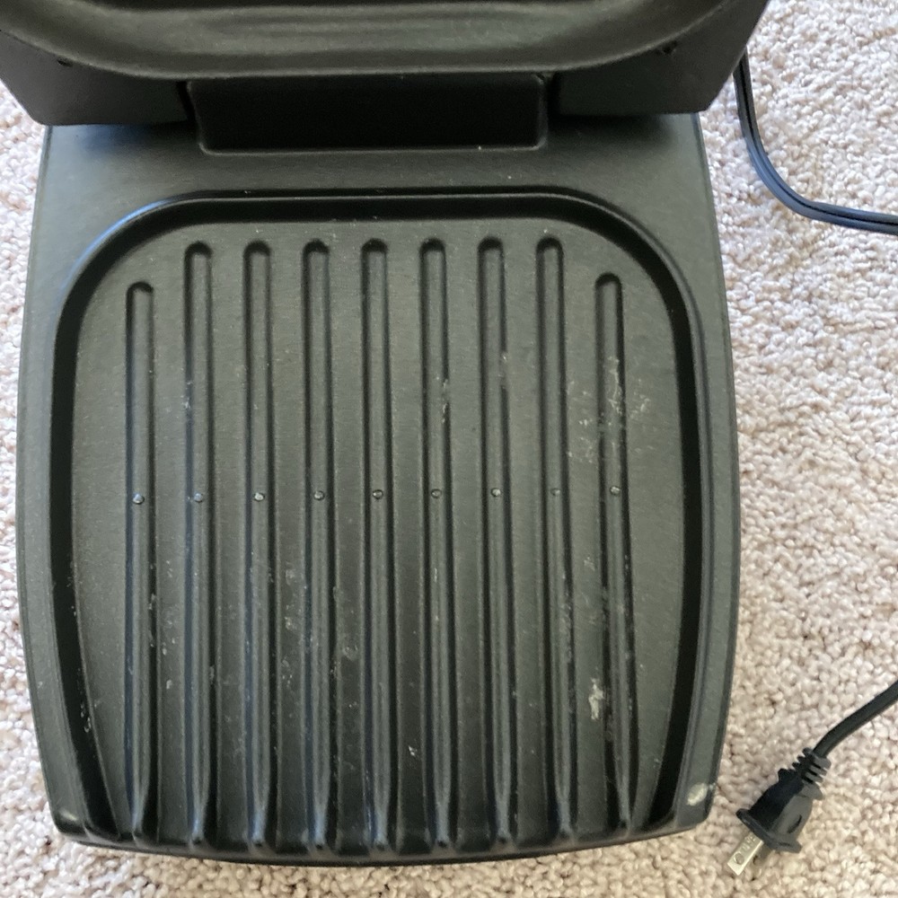 George Foreman Grill GR20B Lean Mean Fat-Reducing Grilling Machine. Tray Missing