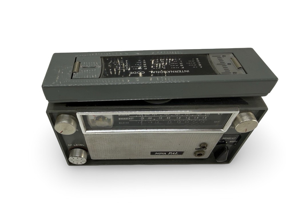 NOVA-TECH Nova Pal Direction Finder 3 Band Transistor Broadcast Receiver