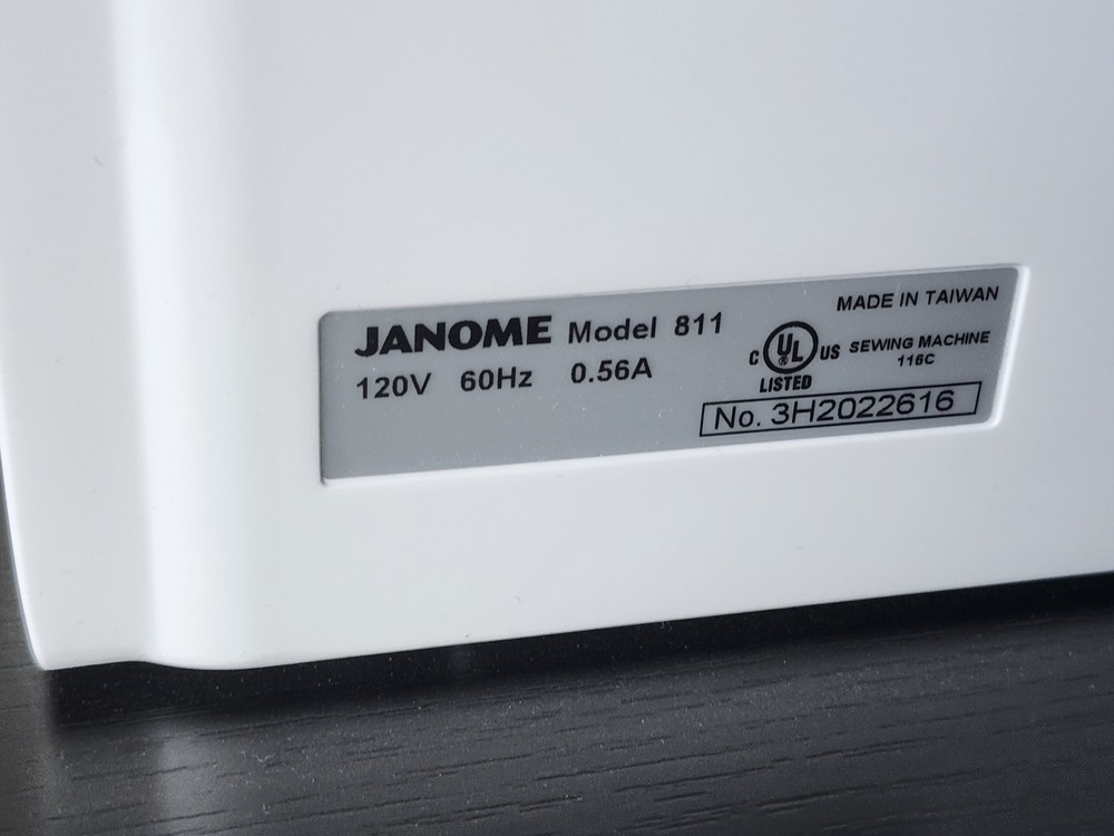 Janome JW 8100 Fully-Featured Computerized Sewing Machine w/ Carrying Case