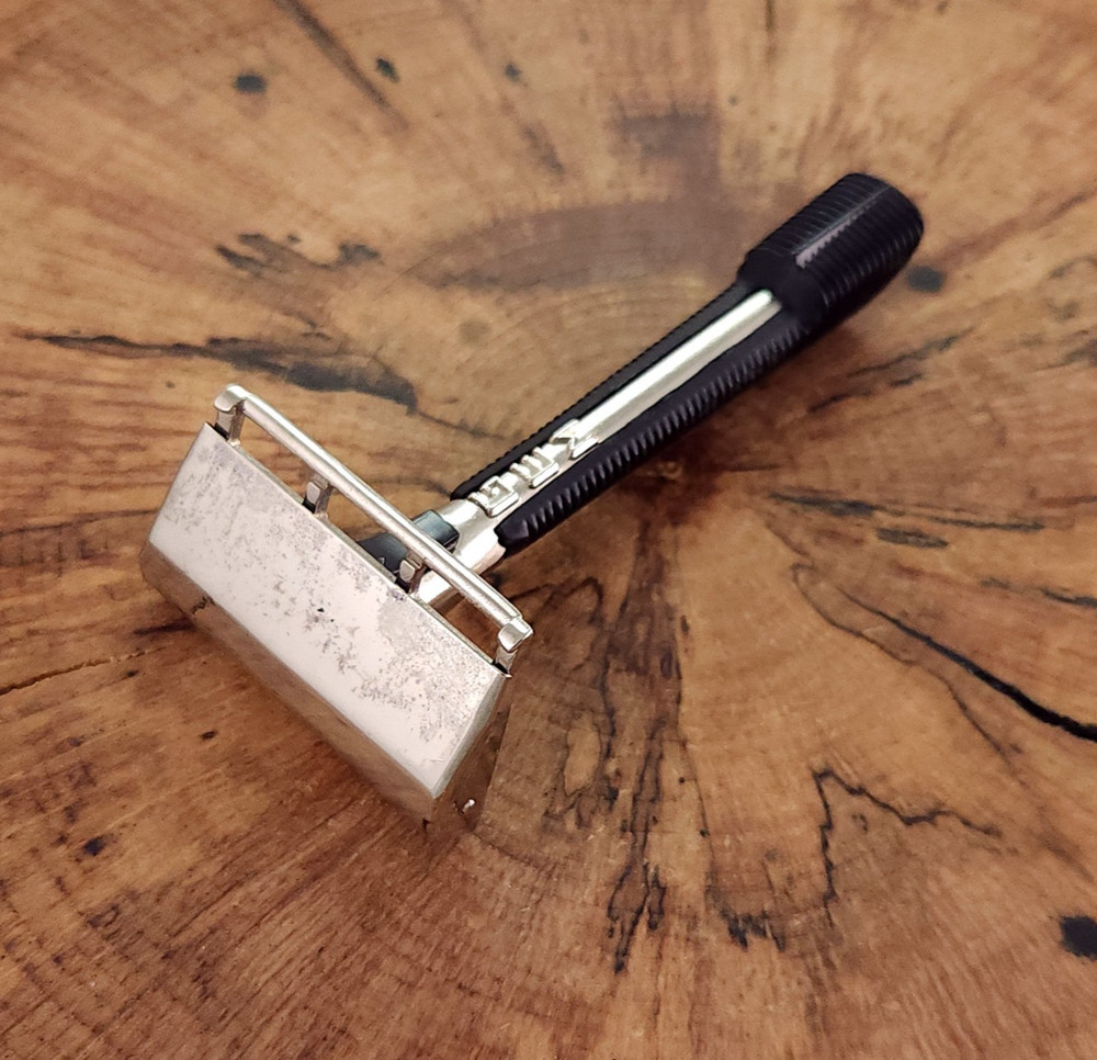 GEM Pushbutton Chrome VTG Single Edge Safety Razor