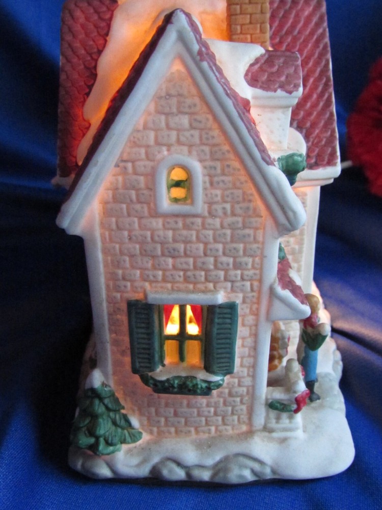 VICTORIAN VILLAGE COLLECTIBLES CHATWSWORTH POINTE LIGHTHOUSE 2000 EDITION EUC